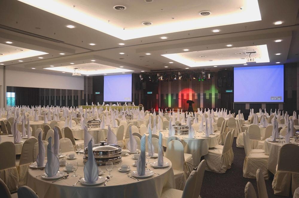 Hotel Espira Kinrara Puchong Exterior foto